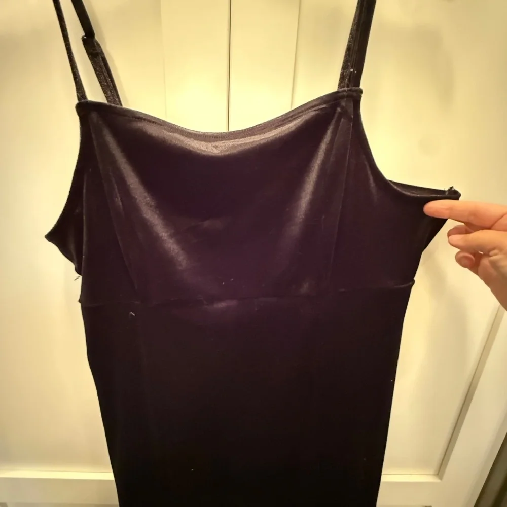 90’s Y2K Mini Black Velvet Slip Dress With Slit - Picture 9 of 10
